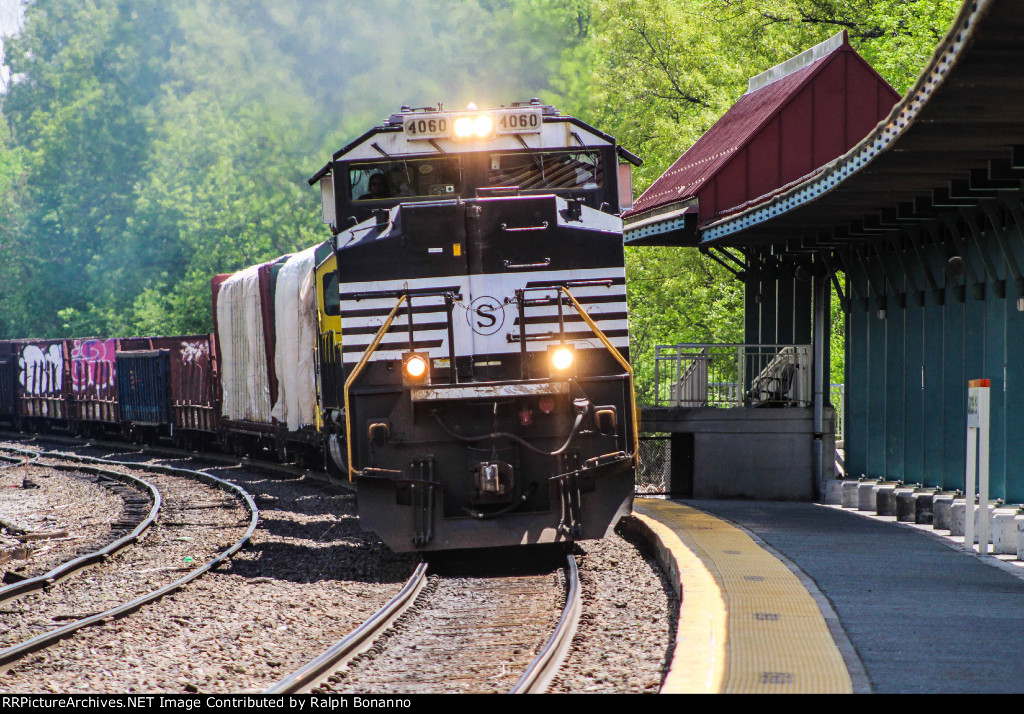 SU 99 engineer opens the throttle as it accelerates along the NJT/NS Southern Tier Line